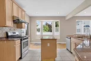 136 Cranberry Ct, Melville, NY 11747 - Photo 9