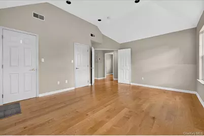 136 Cranberry Court, Melville, NY 11747 - Photo 17