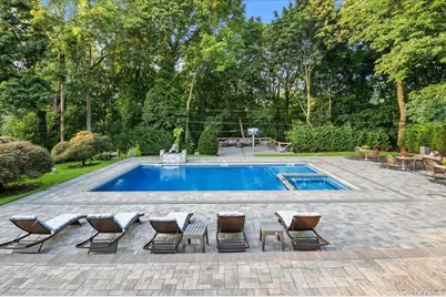 105 Woodhill Lane, Manhasset, NY 11030 - Photo 39