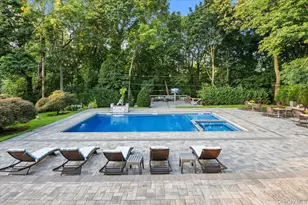 105 Woodhill Ln, Manhasset, NY 11030 - Photo 39