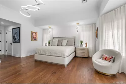 105 Woodhill Lane, Manhasset, NY 11030 - Photo 25