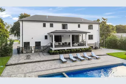 105 Woodhill Lane, Manhasset, NY 11030 - Photo 45