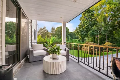 105 Woodhill Lane, Manhasset, NY 11030 - Photo 37