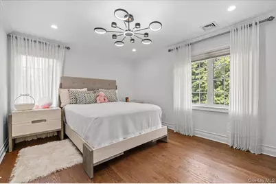 105 Woodhill Lane, Manhasset, NY 11030 - Photo 33