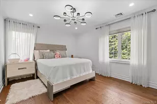 105 Woodhill Ln, Manhasset, NY 11030 - Photo 33
