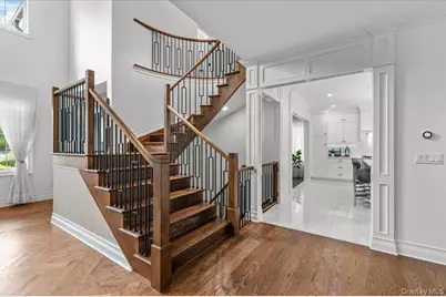 105 Woodhill Lane, Manhasset, NY 11030 - Photo 21