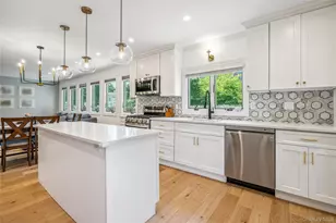 55 Cleveland St, Patchogue, NY 11772 - Photo 15