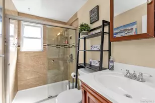157 Land Ln, Westbury, NY 11590 - Photo 17