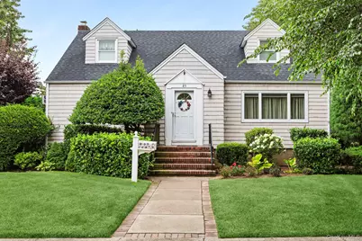 85 Woodlawn Avenue, Valley Stream, NY 11581 - Photo 1
