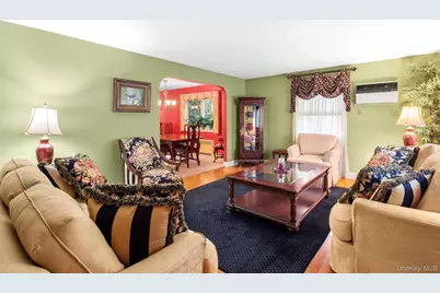 85 Woodlawn Avenue, Valley Stream, NY 11581 - Photo 5