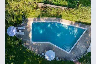 55 North Drive, Manhasset, NY 11030 - Photo 17