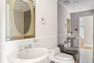 55 North Drive, Manhasset, NY 11030 - Photo 9