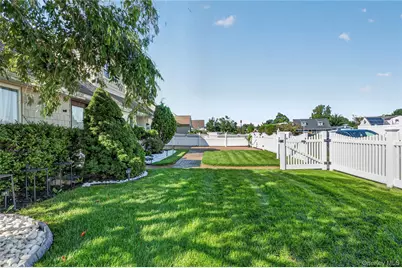 114 Southberry Lane, Levittown, NY 11756 - Photo 41