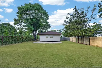 28 Roslyn Avenue, Selden, NY 11784 - Photo 29