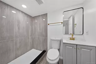 28 Roslyn Ave, Selden, NY 11784 - Photo 17