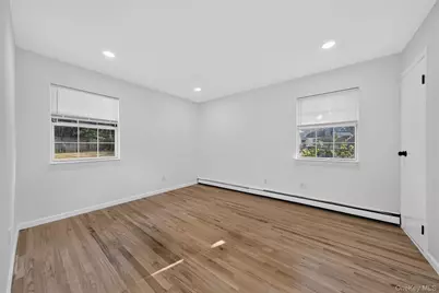 28 Roslyn Avenue, Selden, NY 11784 - Photo 13