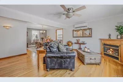 16 Salem Road, Hicksville, NY 11801 - Photo 5