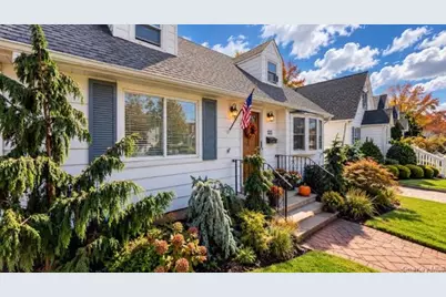 120 Barrymore Boulevard, Franklin Square, NY 11010 - Photo 3