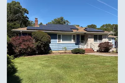 220 Hubbard Avenue, Riverhead, NY 11901 - Photo 3