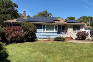220 Hubbard Ave, Riverhead, NY 11901 - Photo 3