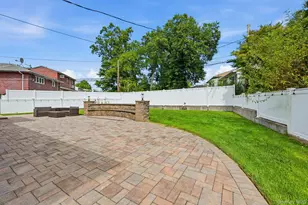 2 Peppermill Rd, Roslyn, NY 11576 - Photo 33