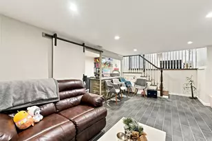 2 Peppermill Rd, Roslyn, NY 11576 - Photo 27