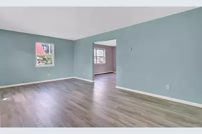 231 Columbus Boulevard, Amityville, NY 11701 - Photo 5