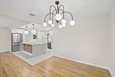 14 Camelot Lane, East Setauket, NY 11733 - Photo 11