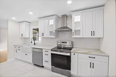 14 Camelot Lane, East Setauket, NY 11733 - Photo 17
