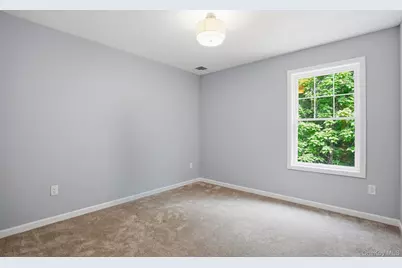 155 S Quaker Lane, Hyde Park, NY 12538 - Photo 21