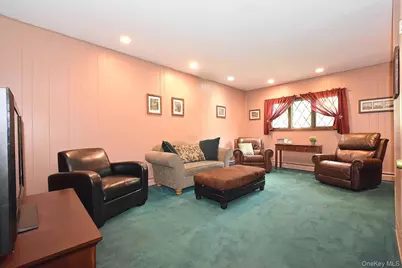 11 Whig Court, Holbrook, NY 11741 - Photo 7