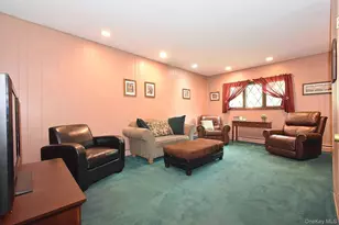 11 Whig Ct, Holbrook, NY 11741 - Photo 7