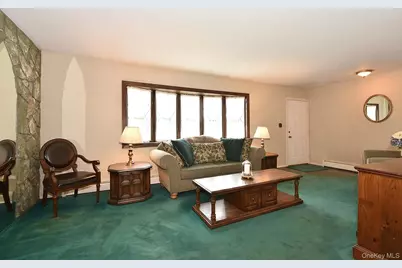 11 Whig Court, Holbrook, NY 11741 - Photo 5