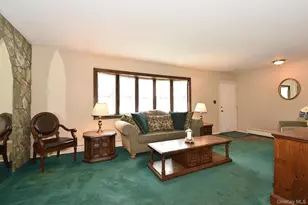 11 Whig Ct, Holbrook, NY 11741 - Photo 5