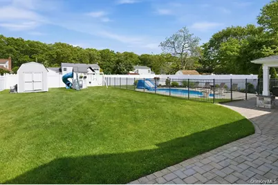 703 Peter Paul Drive, West Islip, NY 11795 - Photo 35