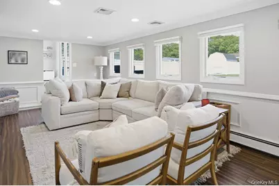 703 Peter Paul Drive, West Islip, NY 11795 - Photo 11