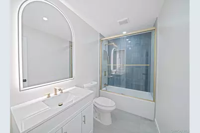 93 Putnam Avenue, West Babylon, NY 11704 - Photo 19