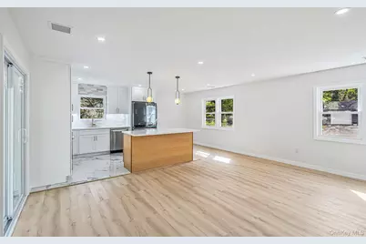 93 Putnam Avenue, West Babylon, NY 11704 - Photo 13