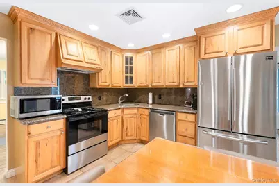 124 Bayview Drive, Oakdale, NY 11769 - Photo 3