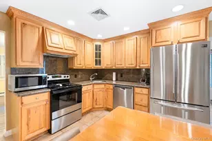 124 Bayview Dr, Oakdale, NY 11769 - Photo 3