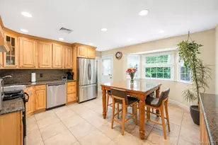 124 Bayview Dr, Oakdale, NY 11769 - Photo 5