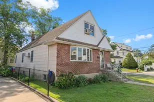 19 Acorn Pl, Lynbrook, NY 11563 - Photo 3