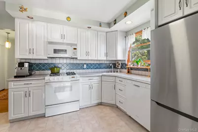 19 Acorn Place, Lynbrook, NY 11563 - Photo 13