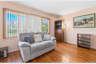 19 Acorn Place, Lynbrook, NY 11563 - Photo 5
