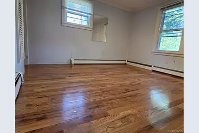 27 B Wood Road, Great Neck, NY 11024 - Photo 5