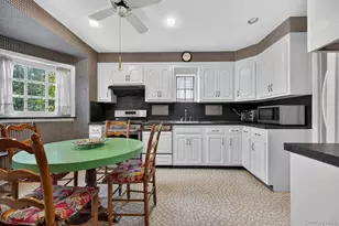 85-22 213th St, Hollis, NY 11427 - Photo 15