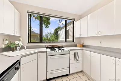 33 Tier Street #E, Bronx, NY 10464 - Photo 9