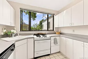 33 Tier St, Bronx, NY 10464 - Photo 9