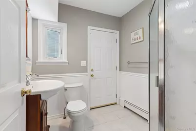 122 Commonwealth Avenue, Merrick, NY 11566 - Photo 19