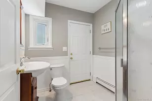 122 Commonwealth Ave, Merrick, NY 11566 - Photo 19